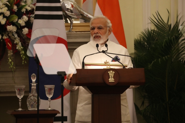 인도 총리가 지난해 7월10일(현지시간) 인도 뉴델리 총리실 영빈관에서 공동언론발표를 하고 있다.