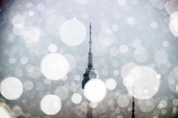 15일 오전 서울 중구에서 바라본 남산타워가 눈과 함께 보이고 있다.