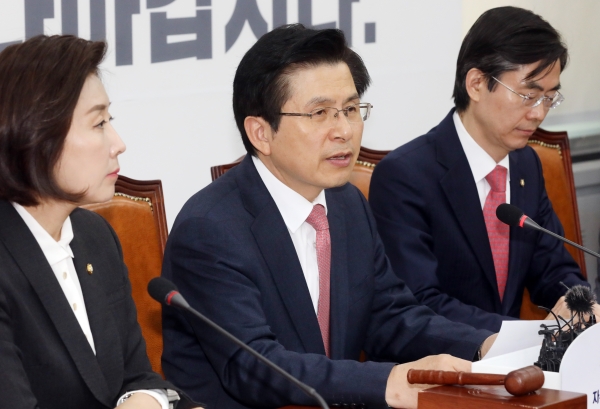 28일 오전 서울 영등포구 여의도 국회에서 열린 자유한국당 최고위원회의에서 황교안 대표가 발언하고 있다. 