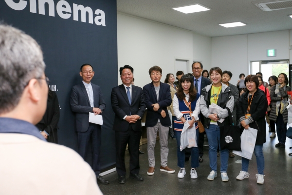 [사진 설명] “VR 시네마 체험관은 한국에서는 처음, 아시아에서는 대만에 이어 두 번째입니다….”
