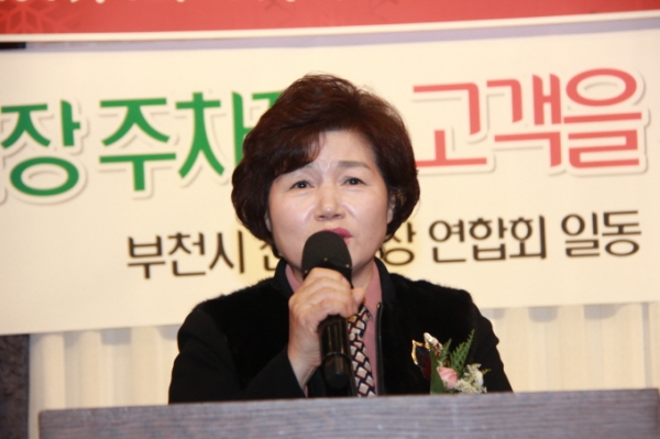 [사진설명]김동희 의장은 축사를하고있다.