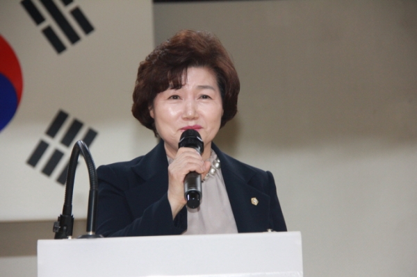 [사진설명]김동희 의장이 축사하고있다