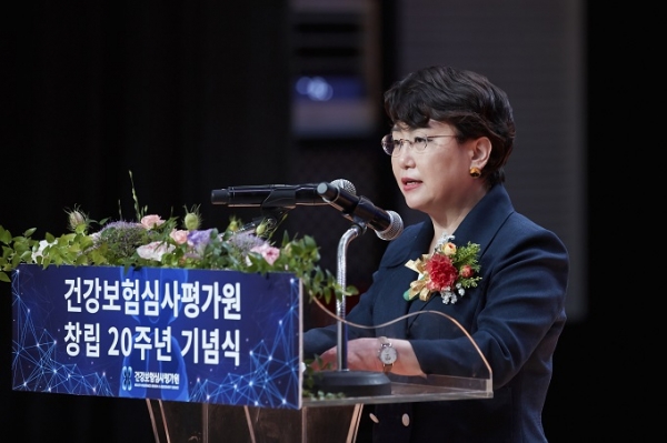 [사진설명]김선민 원장이 창립기념사를 하고 있다.