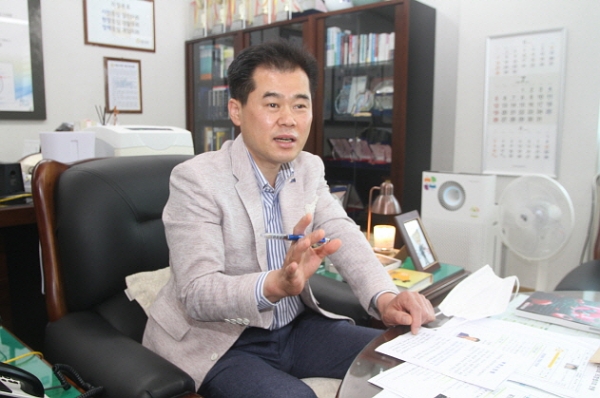 ▲ 이동현 의장이 부천시의회 후반기 의회 운영방향에 대해 이야기하고 있다.