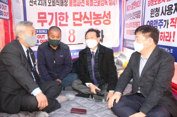 ▲ (왼쪽부터) 이재강 평화부지사, 박종현 의장, 김명원·이선구 도의원