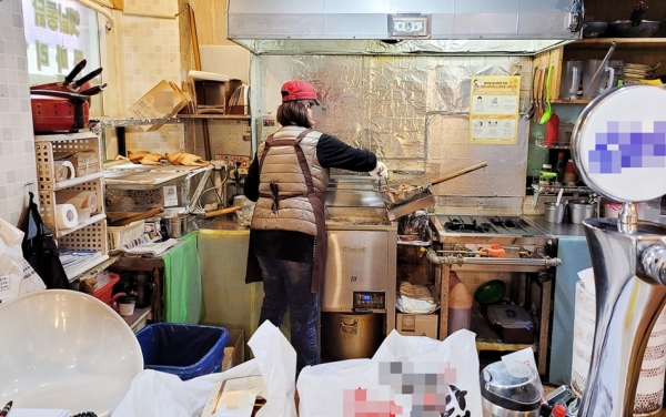 파주시 교하동에서 치킨집을 운영하는 김씨는 최근 코로나19로 매출이 급감하자 파주시로부터 긴급생활안정지원금 100만원을 지원받았다.