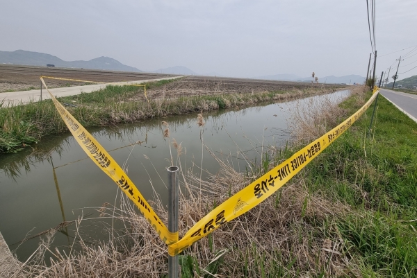 ▲ 지난 21일 오후 인천 강화군 삼산면에서 숨진 여성이 발견된 농수로.