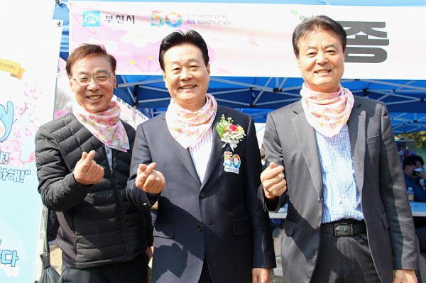▲(왼쪽) 김병전시의원,최성운 부천시의회 의장,최의열 시의원