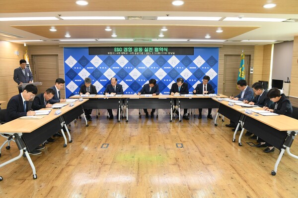 부천시는 지난 12일 시청 만남실에서 지역 대학 4개교, 공공기관 6개 기관과 ‘ESG 경영 공동 실천 협약식’을 개최했다.