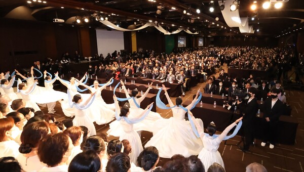  ▲ 7일 오후 서울 HW컨벤션센터에서 신천지예수교회가 주최하는 ‘계시록 전장 실상 강의’ 말씀 대성회가 열린 가운데, 특별 공연이 열리고 있다.
