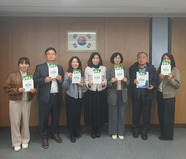 지난 13일 복지정책과·보건정책과 과장 및 팀장, 담당자, 통합지원협의체 위원 등 실무진 7명이 광주 서구보건소를 방문해 광주 서구의 통합돌봄 우수사례를 벤치마킹했다.